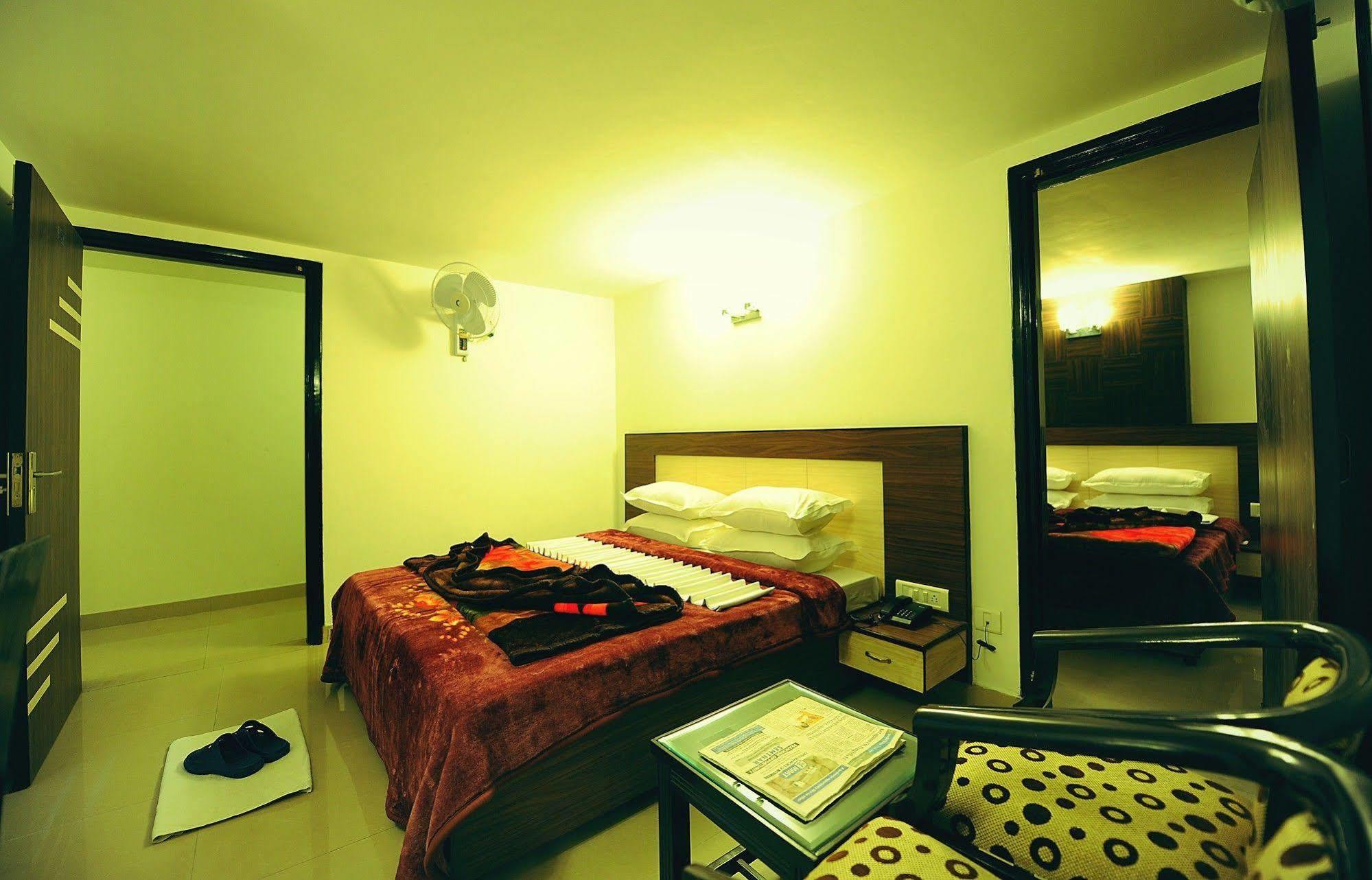 Hotel Hkj Residency Amritsar Exterior photo